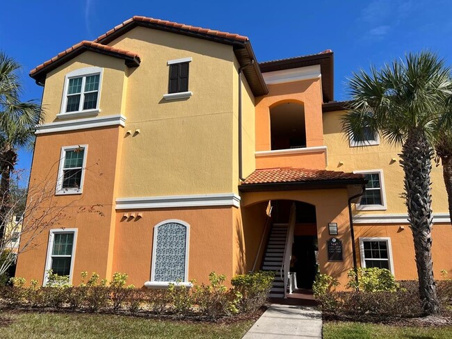 5447 Vineland Rd in Orlando, FL - Foto de edificio - Building Photo