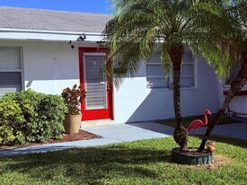 626 Prosperity Farms Rd in North Palm Beach, FL - Building Photo