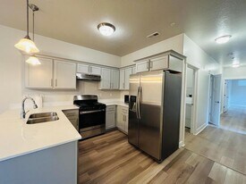 13084 S Tortola Dr in Herriman, UT - Building Photo