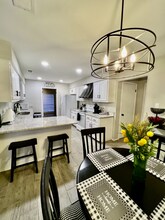 550 Westoak in Universal City, TX - Building Photo - Building Photo