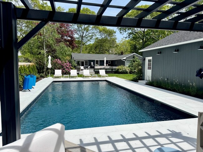 6 Long Ln in Hampton Bays, NY - Building Photo - Building Photo