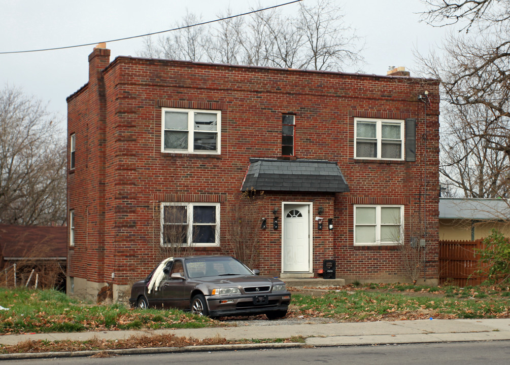 735 Elberon Ave in Cincinnati, OH - Building Photo