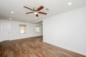 4708 Los Angeles St in Houston, TX - Building Photo - Building Photo