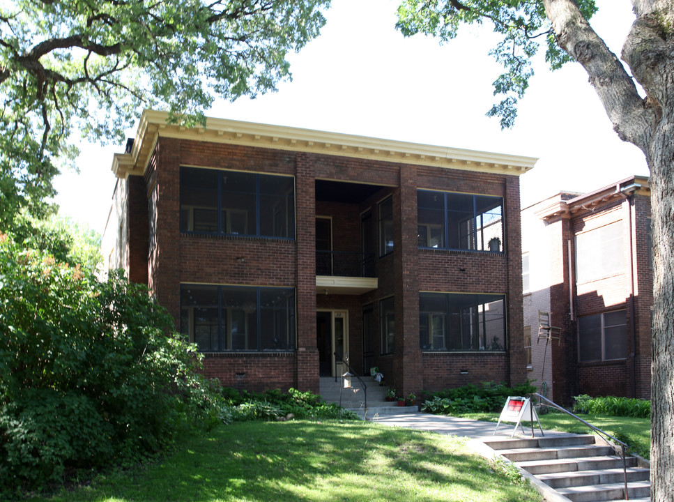 51 Melbourne Ave SE in Minneapolis, MN - Building Photo