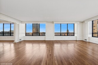180 E Pearson St, Unit 4901 in Chicago, IL - Building Photo - Building Photo