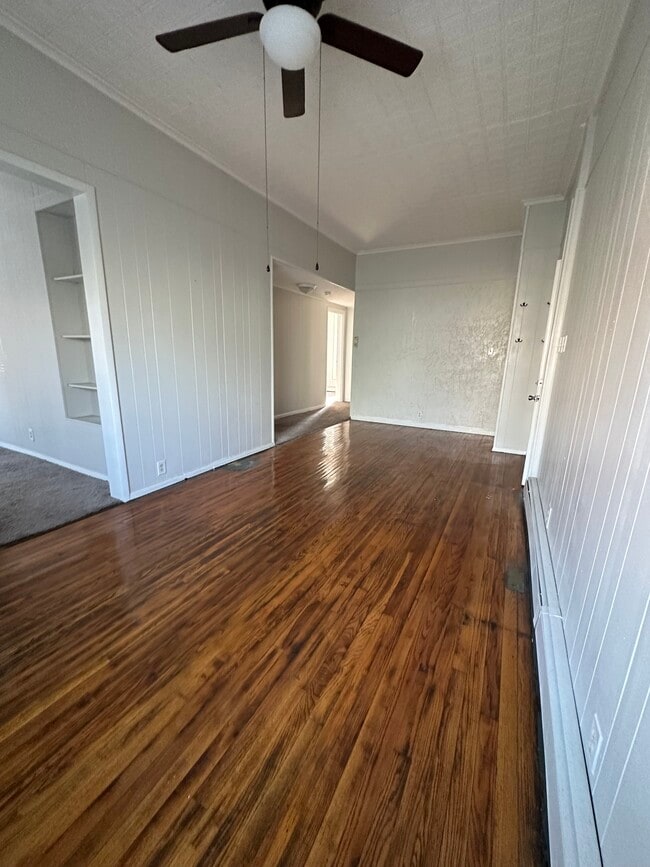 33 George St, Unit 1 in Green Island, NY - Foto de edificio - Building Photo