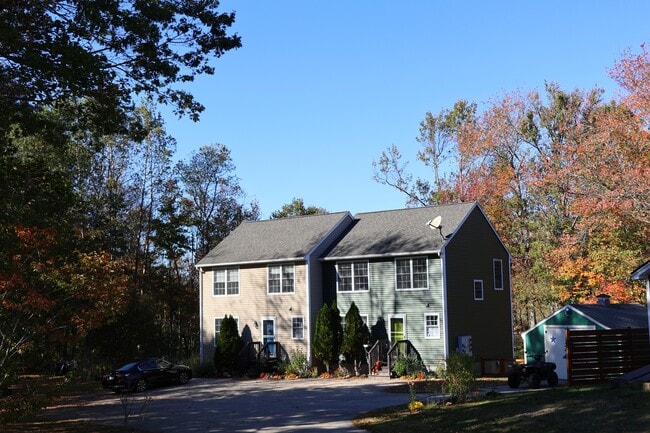 13 Morse St, Unit B in Berwick, ME - Building Photo - Building Photo