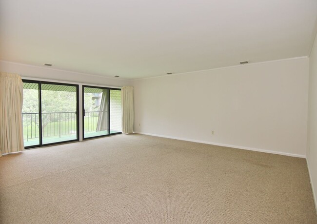 249 Hamilton Ave in Stamford, CT - Foto de edificio - Building Photo