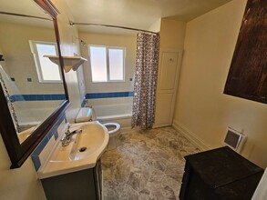 1128 W Sinto Ave-Unit -Unit B in Spokane, WA - Building Photo - Building Photo