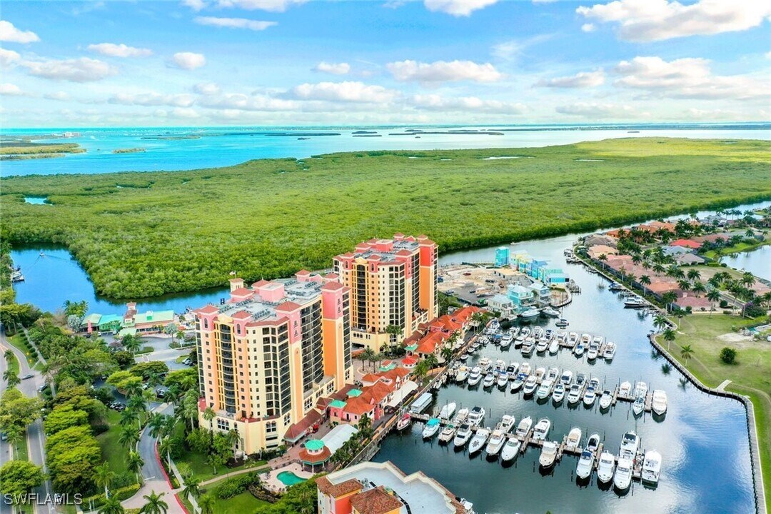 5781 Cape Harbour Dr in Cape Coral, FL - Building Photo