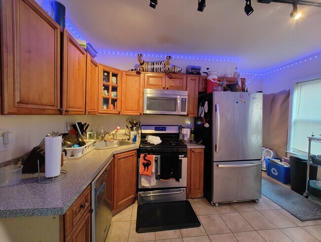 9 Medford St, Unit 2 in Medford, MA - Building Photo - Building Photo