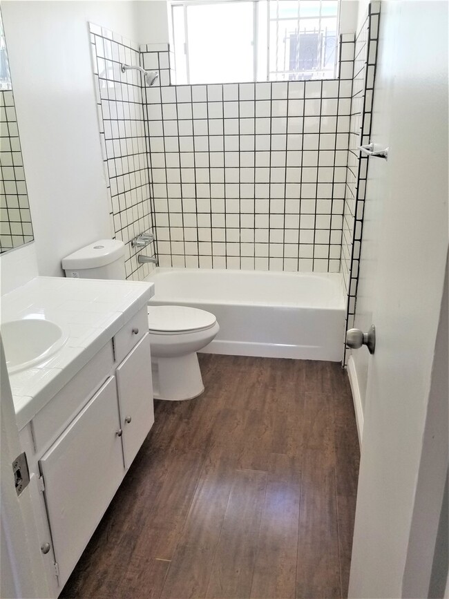 1528 W 60th St in Los Angeles, CA - Building Photo - Building Photo