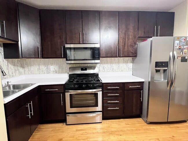 2330 N Lockwood Ave in Chicago, IL - Building Photo - Building Photo