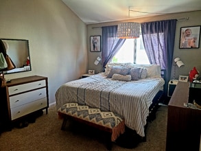 543 Victoria St in Costa Mesa, CA - Foto de edificio - Building Photo