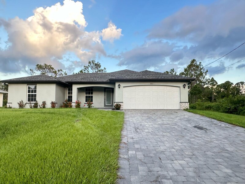 7653 Minardi St in North Port, FL - Building Photo