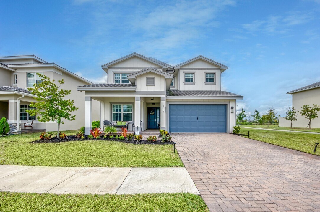 19522 Broad Shore Walk in Loxahatchee, FL - Building Photo