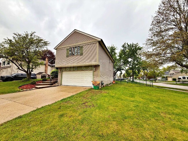 800 W Beechtree Ln in Bartlett, IL - Building Photo - Building Photo