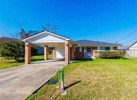 6302 Park Ave in Texas City, TX - Building Photo