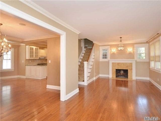 25 Gaynor Ave in Manhasset, NY - Building Photo - Building Photo