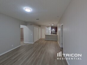 906 Grand Canyon Dr in Valrico, FL - Foto de edificio - Building Photo