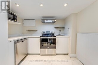 4351 Dublin Crescent in Burlington, ON - Building Photo - Building Photo