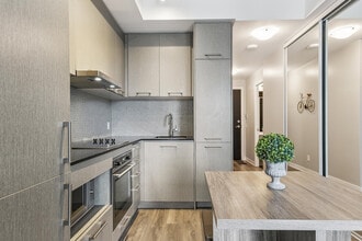 93 Peter St in Toronto, ON - Building Photo - Building Photo