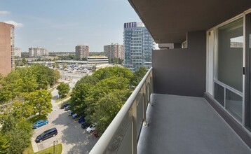 Richmond Hill Apartments in Richmond Hill, ON - Building Photo - Building Photo