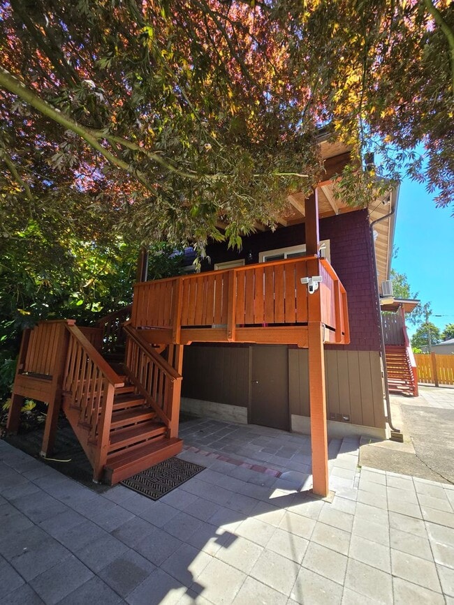 property at 1409 W Second St