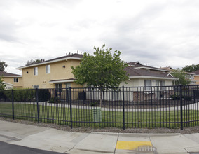 Phoenix Park Apartments in Sacramento, CA - Foto de edificio - Building Photo