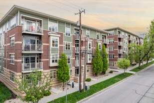 Vicinato in Madison, WI - Building Photo