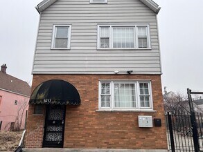 5217 S Hermitage Ave, Unit 2F in Chicago, IL - Foto de edificio - Building Photo