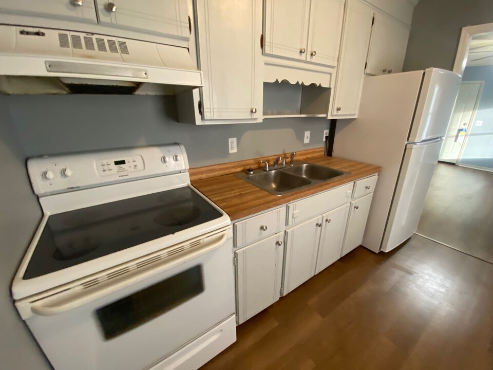 123 Calvin Ct in West Columbia, SC - Building Photo