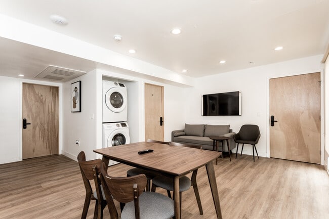 Tripalink Apartments near USC in Los Angeles, CA - Building Photo - Interior Photo