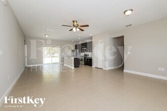 405 Jay Ct in Poinciana, FL - Building Photo - Building Photo