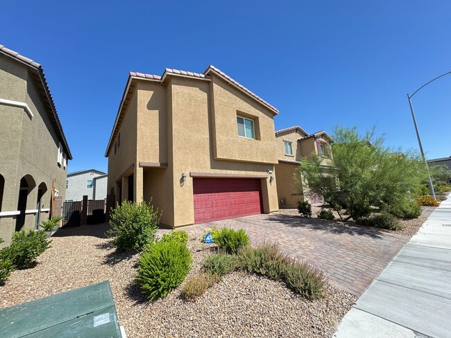 7633 Moore Crk Ln in North Las Vegas, NV - Building Photo - Building Photo