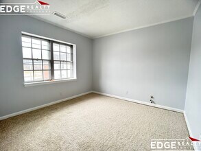 162 Lake Shore Rd in Boston, MA - Foto de edificio - Building Photo