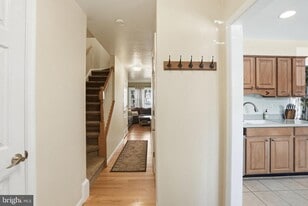 9100 Omar Ct in Fairfax, VA - Building Photo