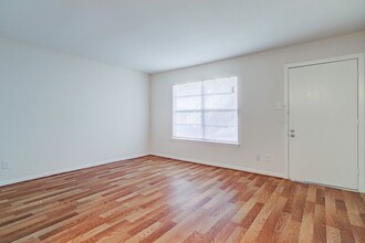 Marshall in Houston, TX - Building Photo - Interior Photo