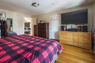 521 Bay St, Unit B in St. Paul, MN - Foto de edificio - Building Photo