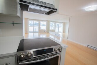 2301 Fairview Ave E, Unit 312 in Seattle, WA - Building Photo - Building Photo