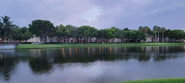 2494 Centergate Dr in Miramar, FL - Building Photo - Building Photo