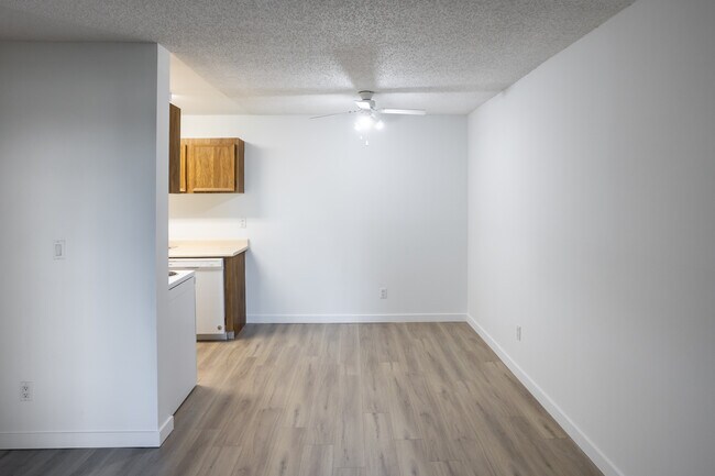 Christopher County in Edmonton, AB - Building Photo - Interior Photo