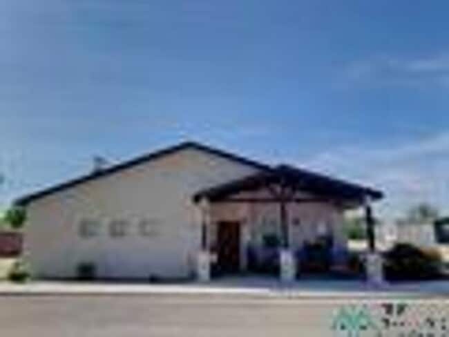 707 Santa Fe Trl in Artesia, NM - Building Photo - Building Photo