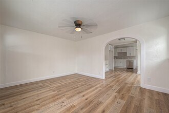 4726 Pease St in Houston, TX - Building Photo - Building Photo