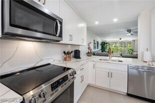 11118 Gulf Shore Dr in Naples, FL - Building Photo