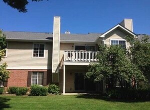 345 Pembroke Ct in Schaumburg, IL - Building Photo - Building Photo