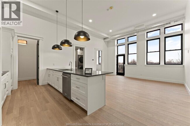 247 Brock St in Amherstburg, ON - Building Photo - Building Photo