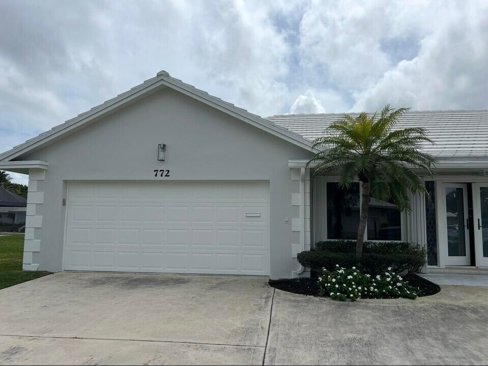 772 Apple Tree Ln in Boca Raton, FL - Building Photo
