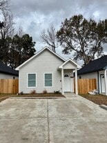 16938 W Lynbrook in Montgomery, TX - Building Photo