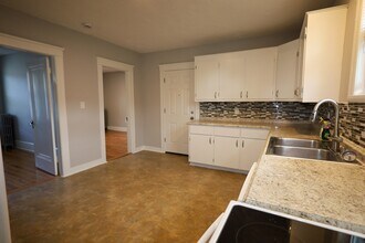 16 Holland Rd in Worcester, MA - Foto de edificio - Building Photo